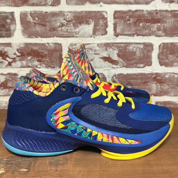 Nike Freak 4 SE Basketball Shoes Youth Sz 6Y - Picture 3 of 10